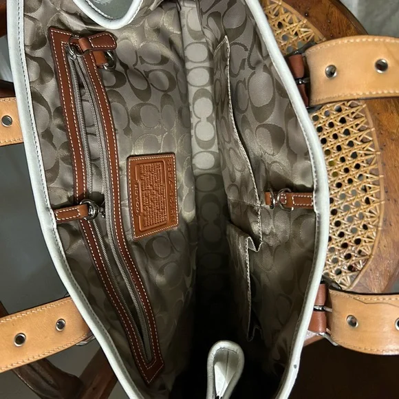 Vintage 2000's Coach Soho Shopper Cream and Brown Leather Carryall - Picture 9 of 11